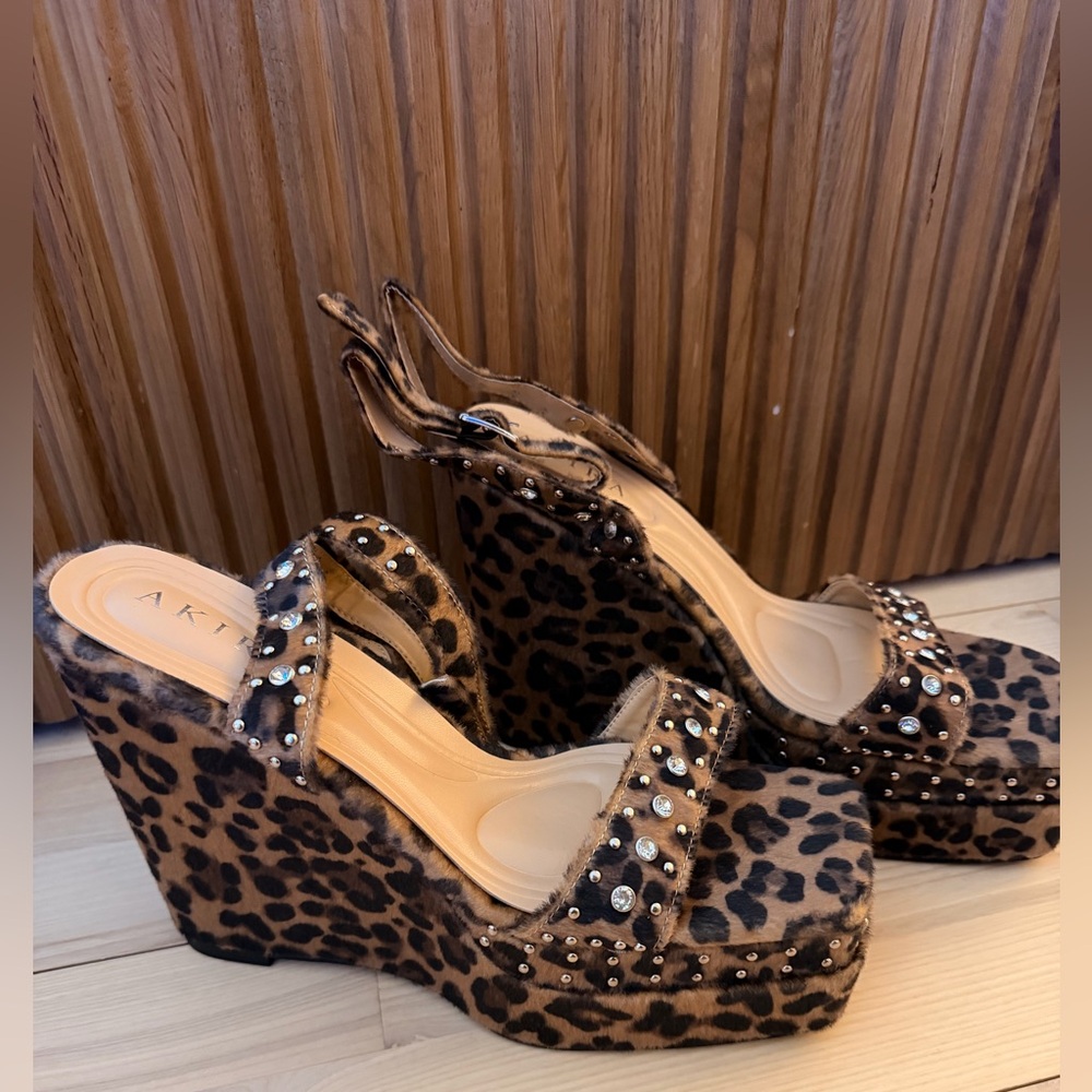 NWT Akira Leopard Print Women's Sandals - Picture 4 of 6